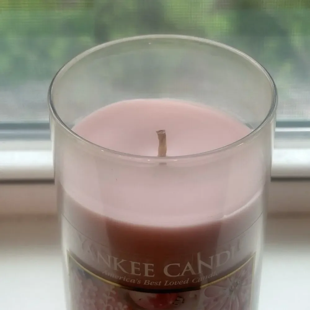 Yankee Candle Snowflake Cookie 12oz Candle Pink Festive Holiday Retired Rare